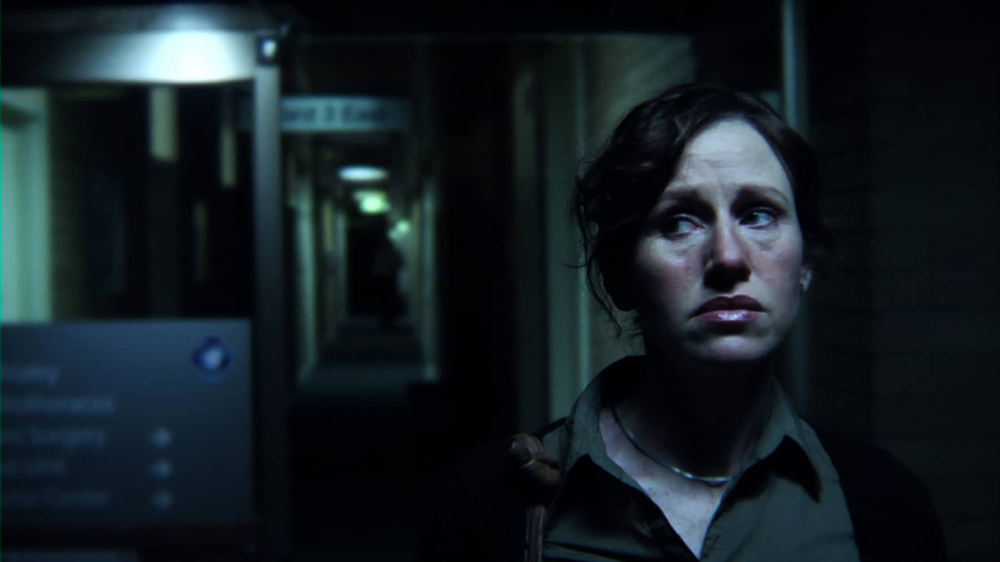 DW_Sarah-Bollenberg-as-Rachael-waiting-for-lift_Birthday-Girl.jpg_2021_01.jpeg