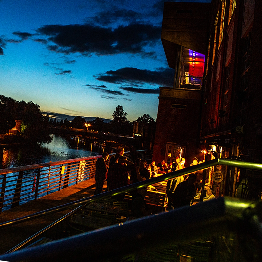 The-riverside-bar-at-dead-northern